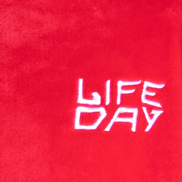 Disney Star Wars Life Day 2022 Fleece Throw With Sleeves - Image 2